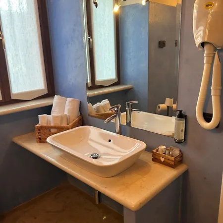 Relais Fontana Rosa Wellness Bed & Breakfast 4*